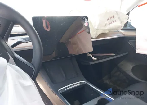 2025 Tesla Model Y Performance Dual Motor All-Wheel Drive z USA, uszkodzony, nr VIN 7SAYGDEF8SF310455